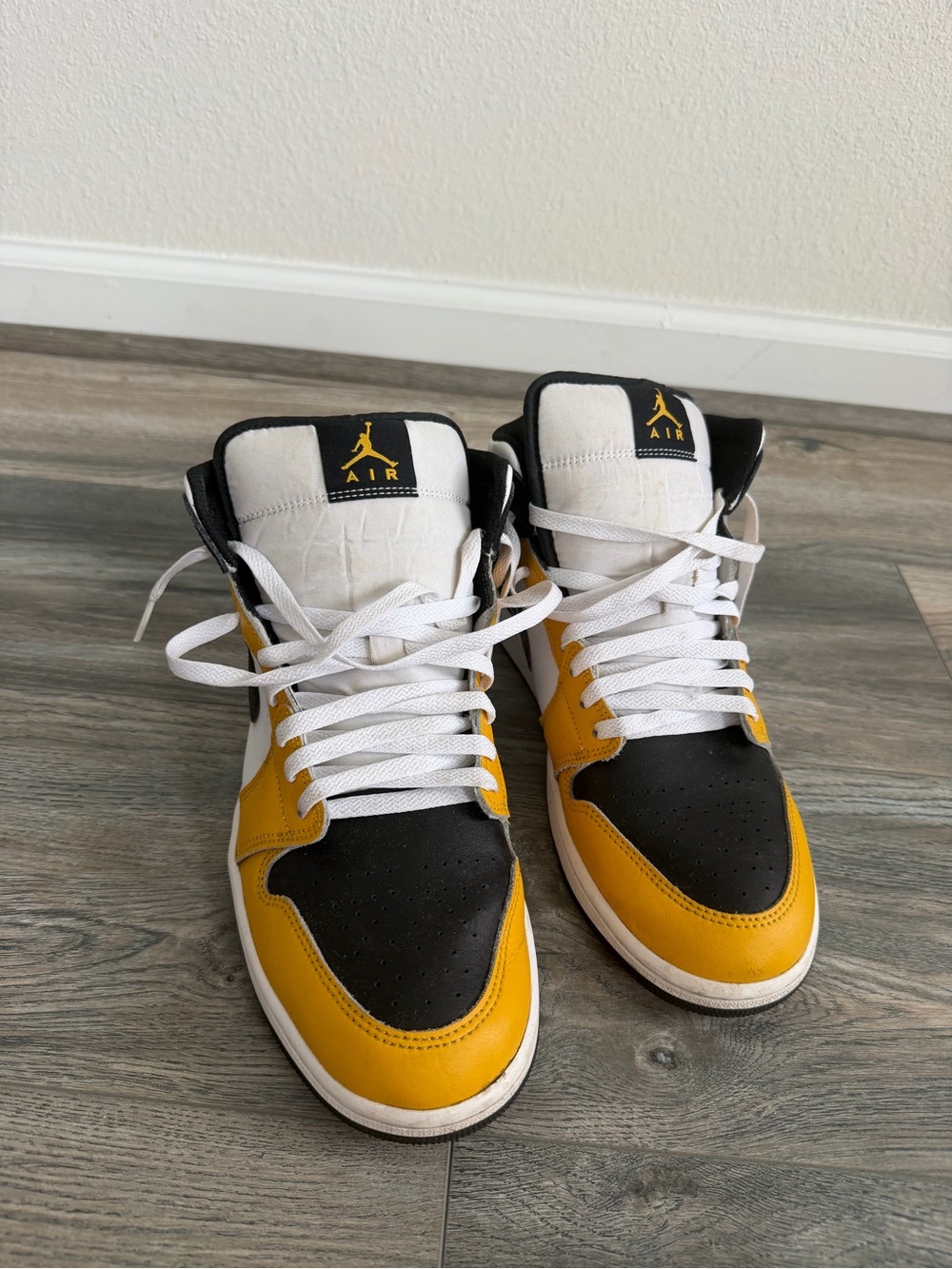 Nike Air Jordan 1 Mid sneakers in the "Yellow Ochre" men’s size 10.5 - Picture 2 of 7